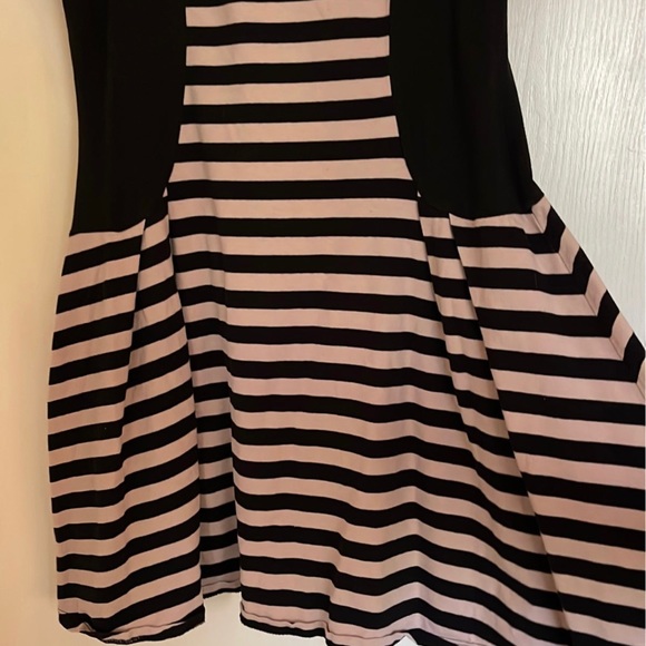 Striped fit and flare dress - Picture 2 of 2